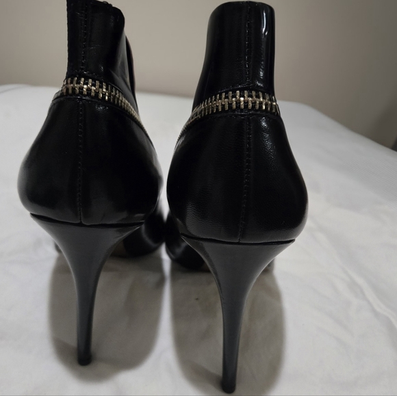 Nine West Leather Pumps With Zipper detail Sz 9 NWT - Picture 2 of 6